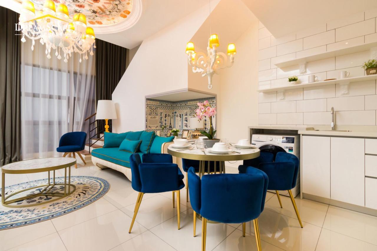 Aparthotel Arte Mont Kiara Kuala Lumpur Zewnętrze zdjęcie A modern apartment in Warsaw, Poland