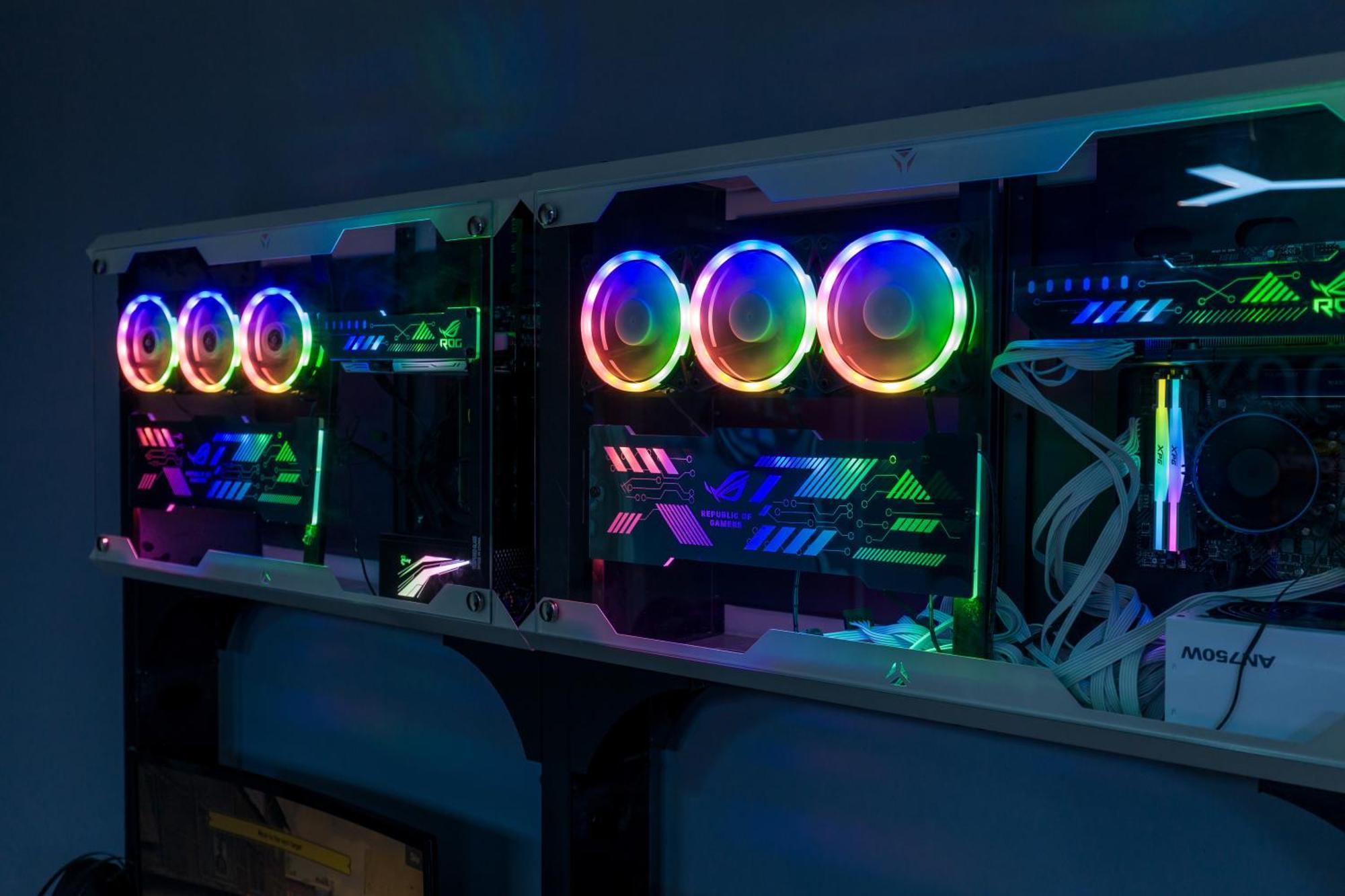 Aparthotel Arte Mont Kiara Kuala Lumpur Zewnętrze zdjęcie A cluster of computers with RGB lighting