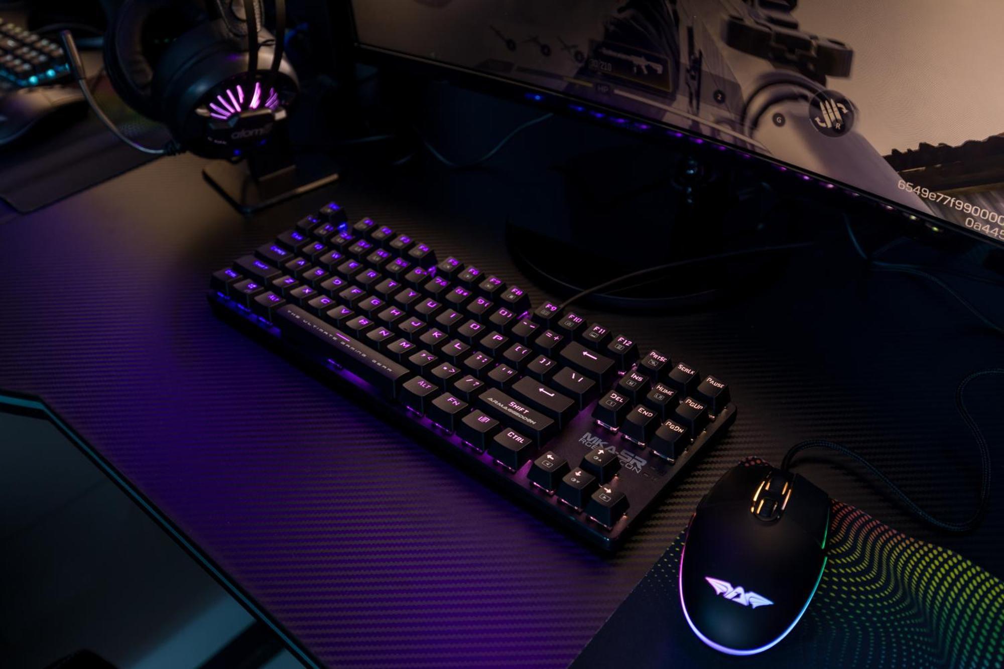 Aparthotel Arte Mont Kiara Kuala Lumpur Zewnętrze zdjęcie A Razer gaming keyboard and mouse