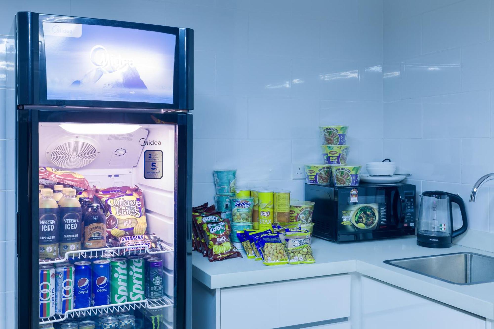 Aparthotel Arte Mont Kiara Kuala Lumpur Zewnętrze zdjęcie A vending machine in a Japanese office