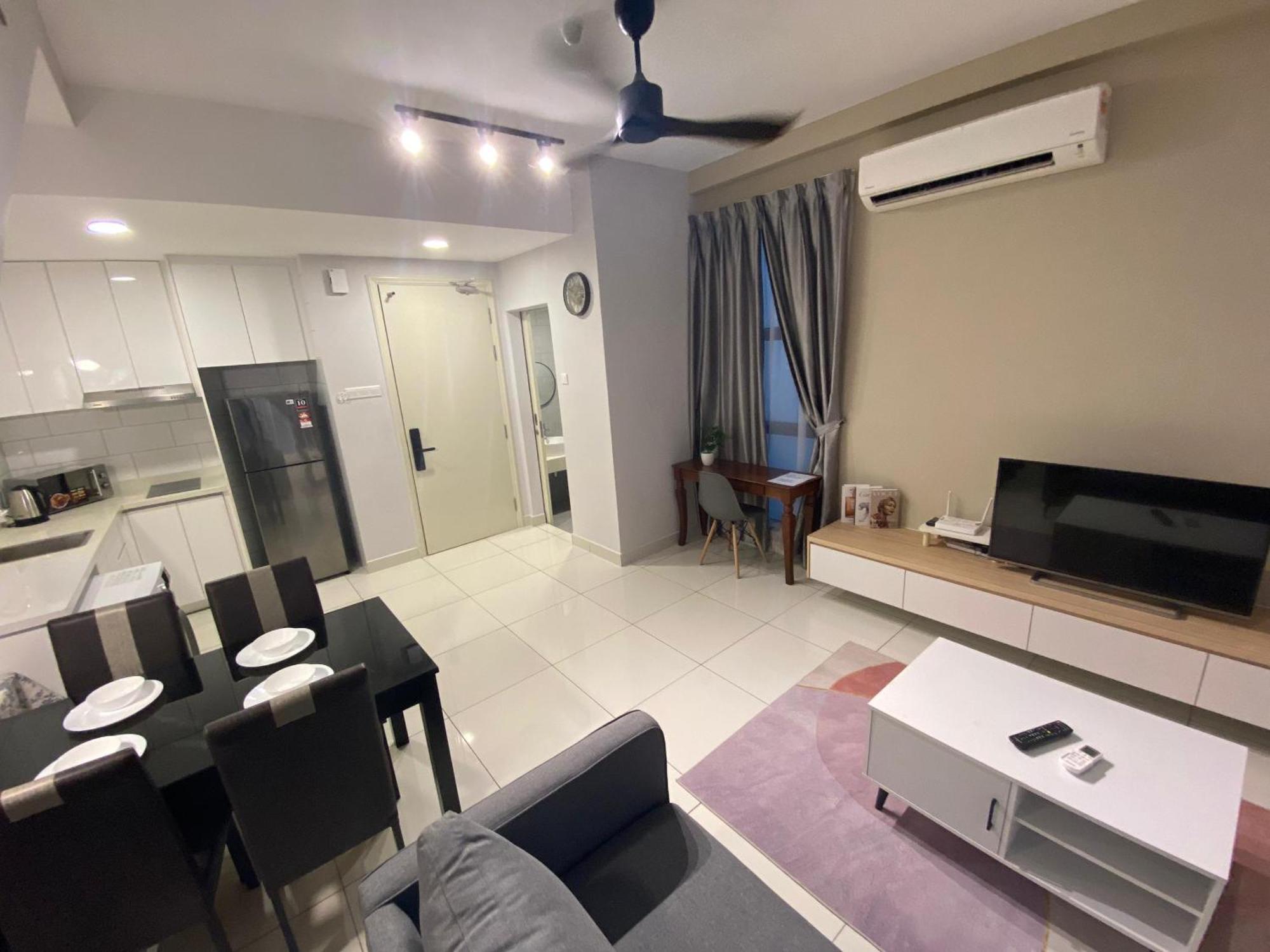 Aparthotel Arte Mont Kiara Kuala Lumpur Zewnętrze zdjęcie A living room in a condominium