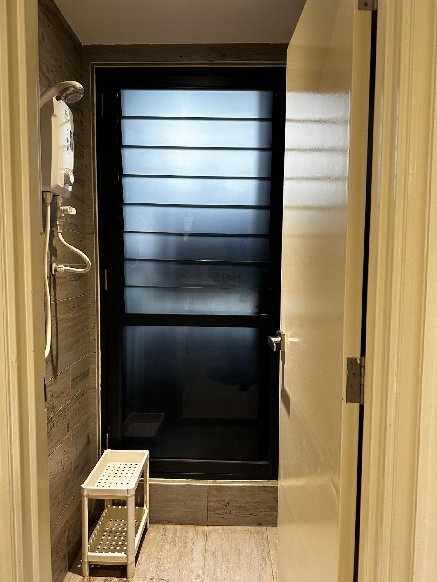 Aparthotel Arte Mont Kiara Kuala Lumpur Zewnętrze zdjęcie A screen door
